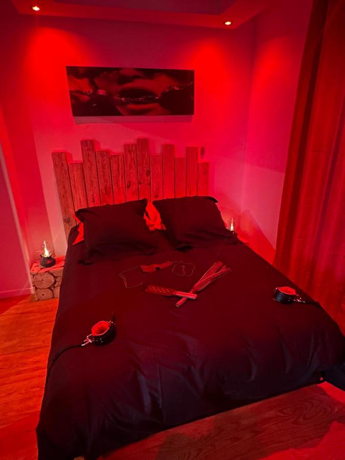 La Maison Des Plaisirs Love Room Champigny  Buitenkant foto