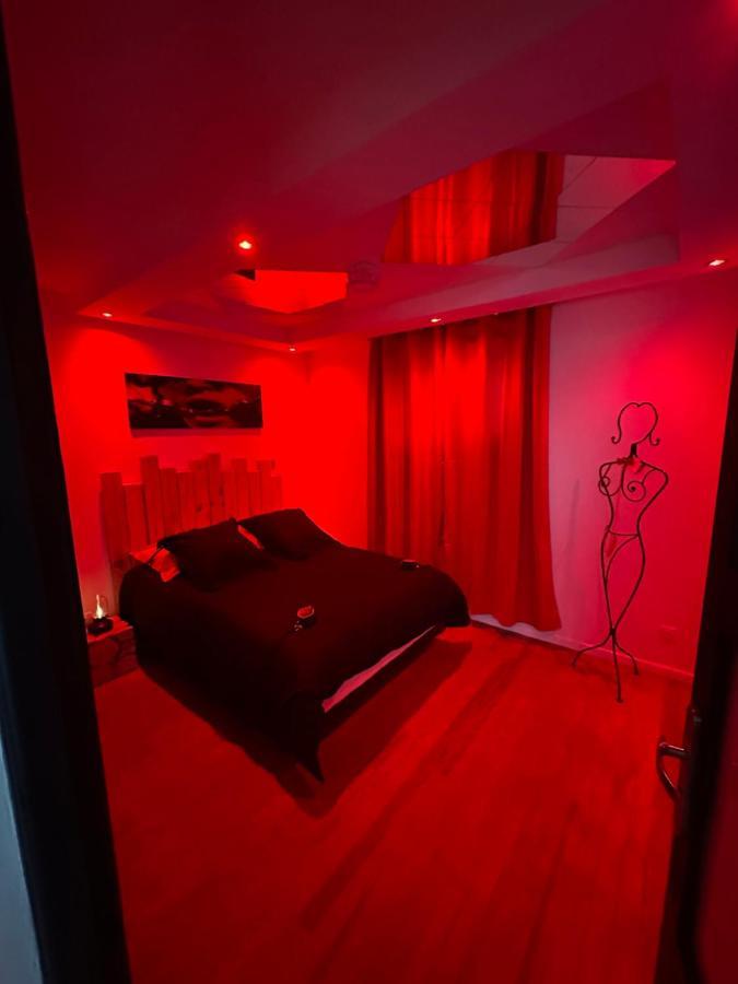 La Maison Des Plaisirs Love Room Champigny  Buitenkant foto