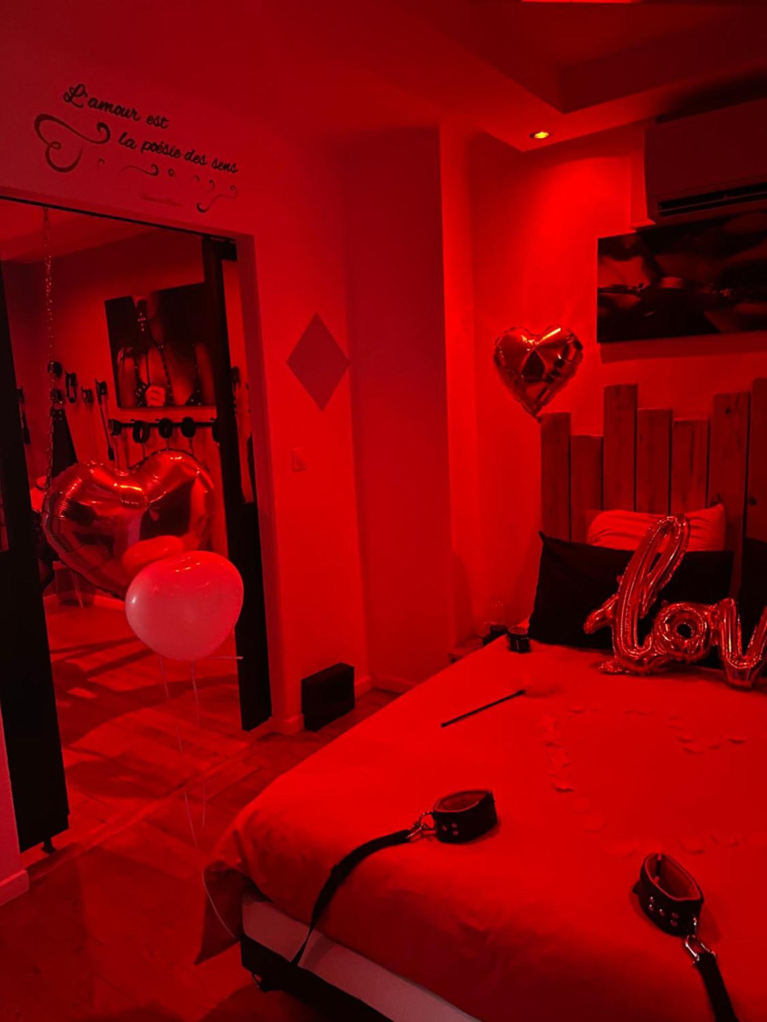 La Maison Des Plaisirs Love Room Champigny  Buitenkant foto
