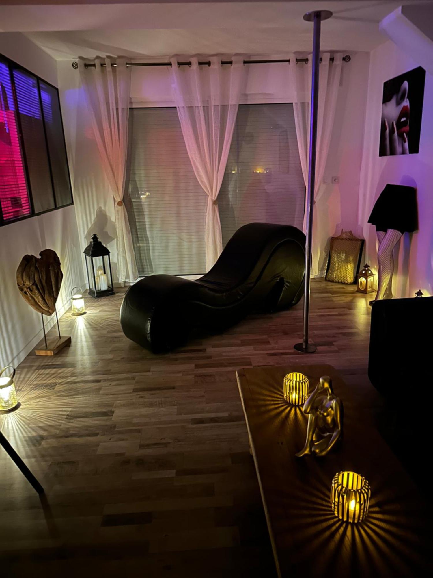 La Maison Des Plaisirs Love Room Champigny  Buitenkant foto